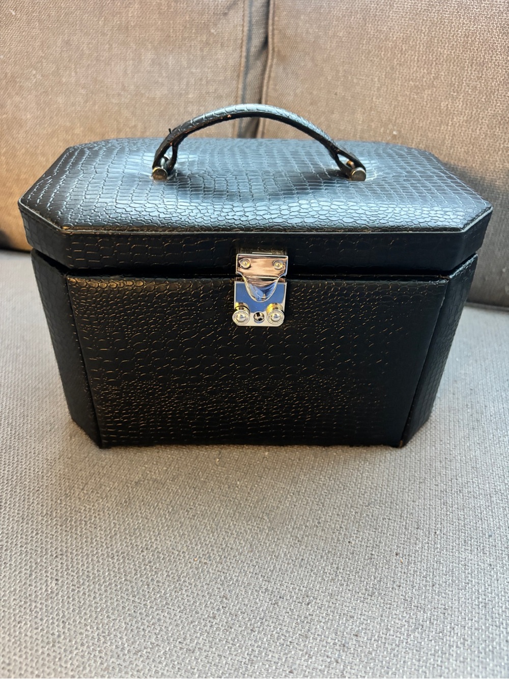 Black Vanity Travel Case - Classic Carry Handle